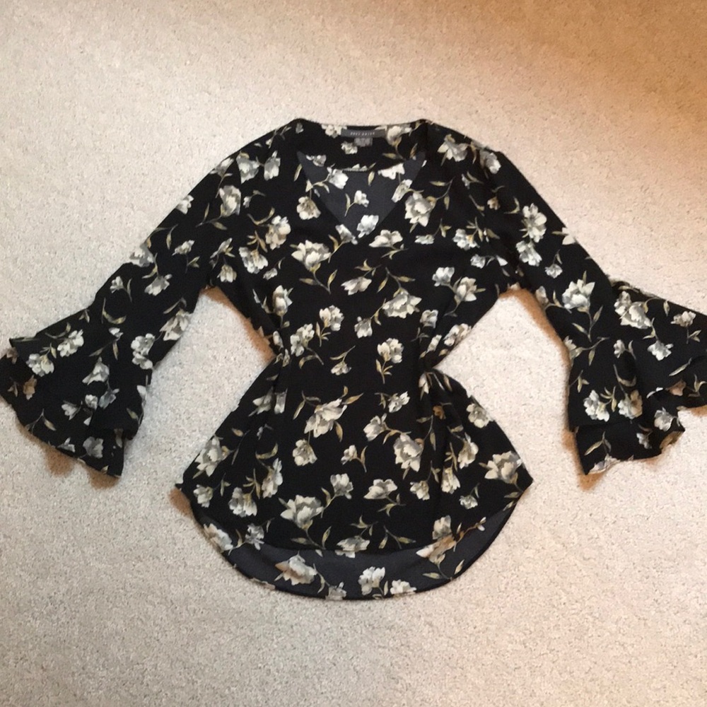 Beautiful Suzy Shier Long Sleeve Floral Blouse